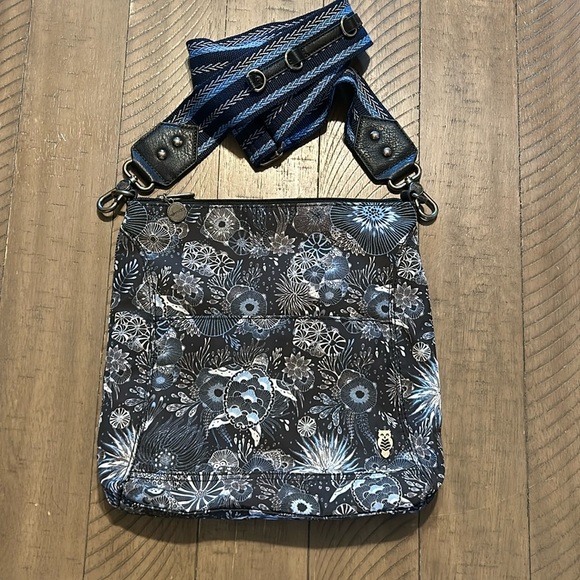 Saks roots Lucia crossbody midnight sea, sea turtle - Picture 1 of 4